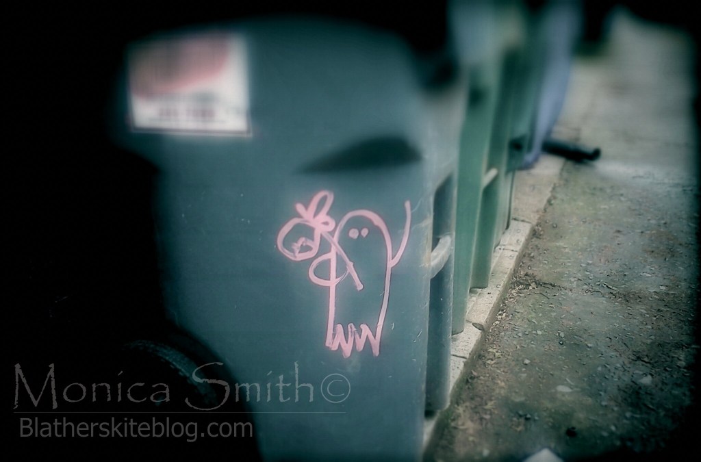 I took a picture of a garbage&nbsp;can.